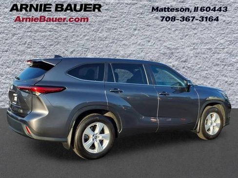 Used 2023 Toyota Highlander L FWD image 6