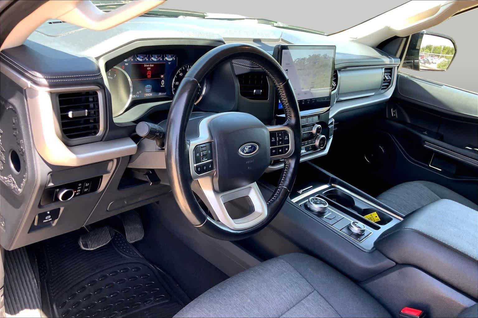 Used 2024 Ford Expedition XLT AWD/4WD image 17