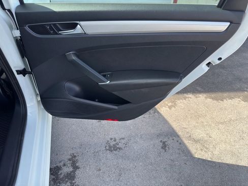 Used 2017 Volkswagen Passat 1.8T S image 9