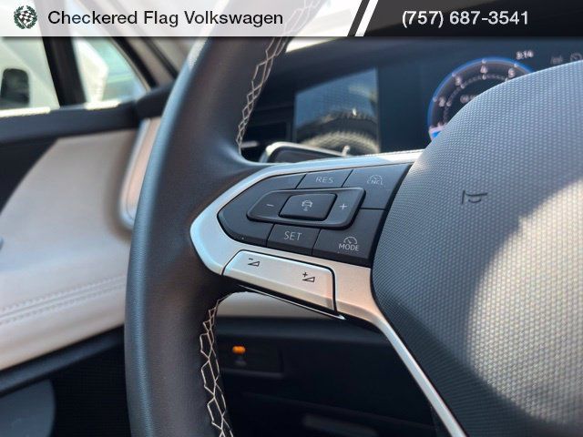 Used 2025 Volkswagen Tiguan SE FWD image 33