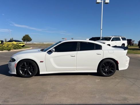 Used 2019 Dodge Charger Scat Pack image 4