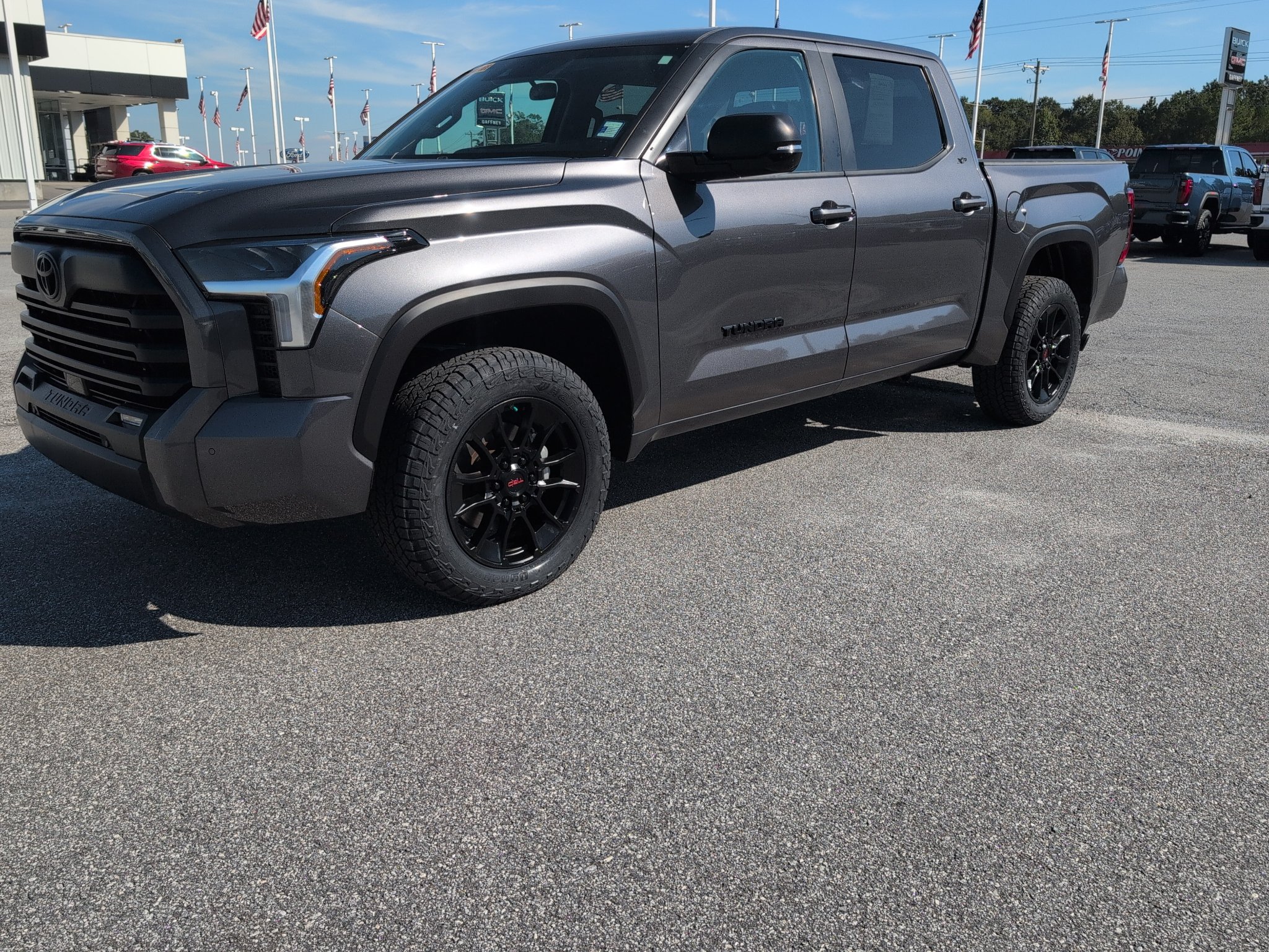 Used 2024 Toyota Tundra SR5 w/ SR5 Premium Package AWD/4WD image 30