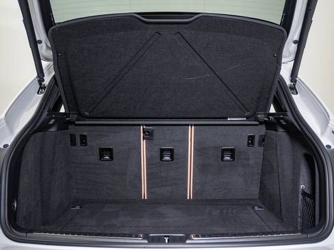 Certified 2025 Porsche Macan image 28