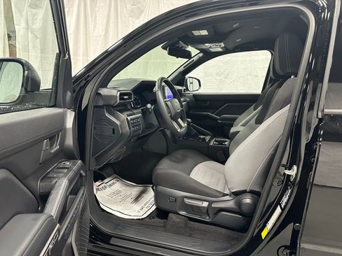 Used 2025 Toyota 4Runner TRD Off-Road image 10