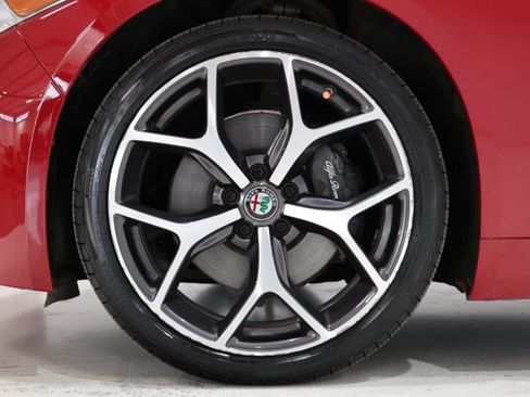 Used 2020 Alfa Romeo Giulia Ti w/ Active Blind Spot Package image 9