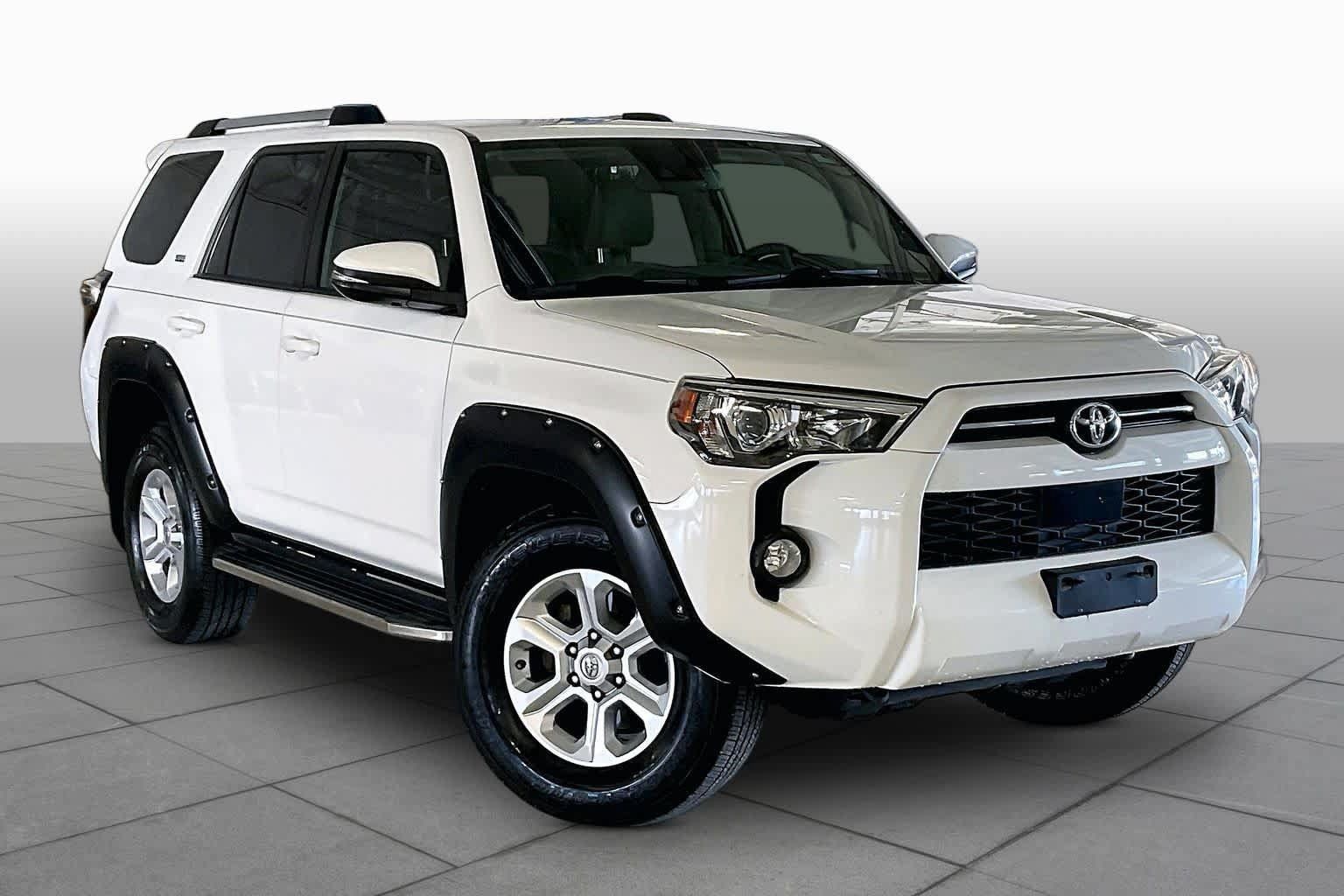 Used 2020 Toyota 4Runner SR5 Premium RWD image 2
