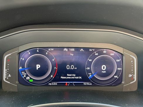 Used 2022 Volkswagen Atlas Cross Sport SEL R-Line image 19