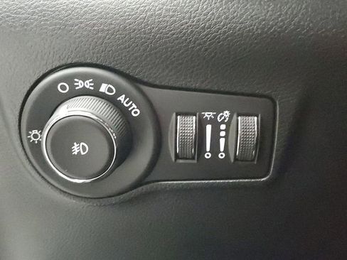 Used 2026 Jeep Compass Latitude AWD/4WD image 22