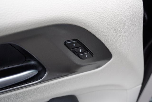Certified 2024 Chrysler Pacifica Limited FWD image 25