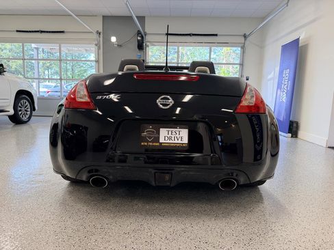 Used 2010 Nissan 370Z Touring RWD image 19
