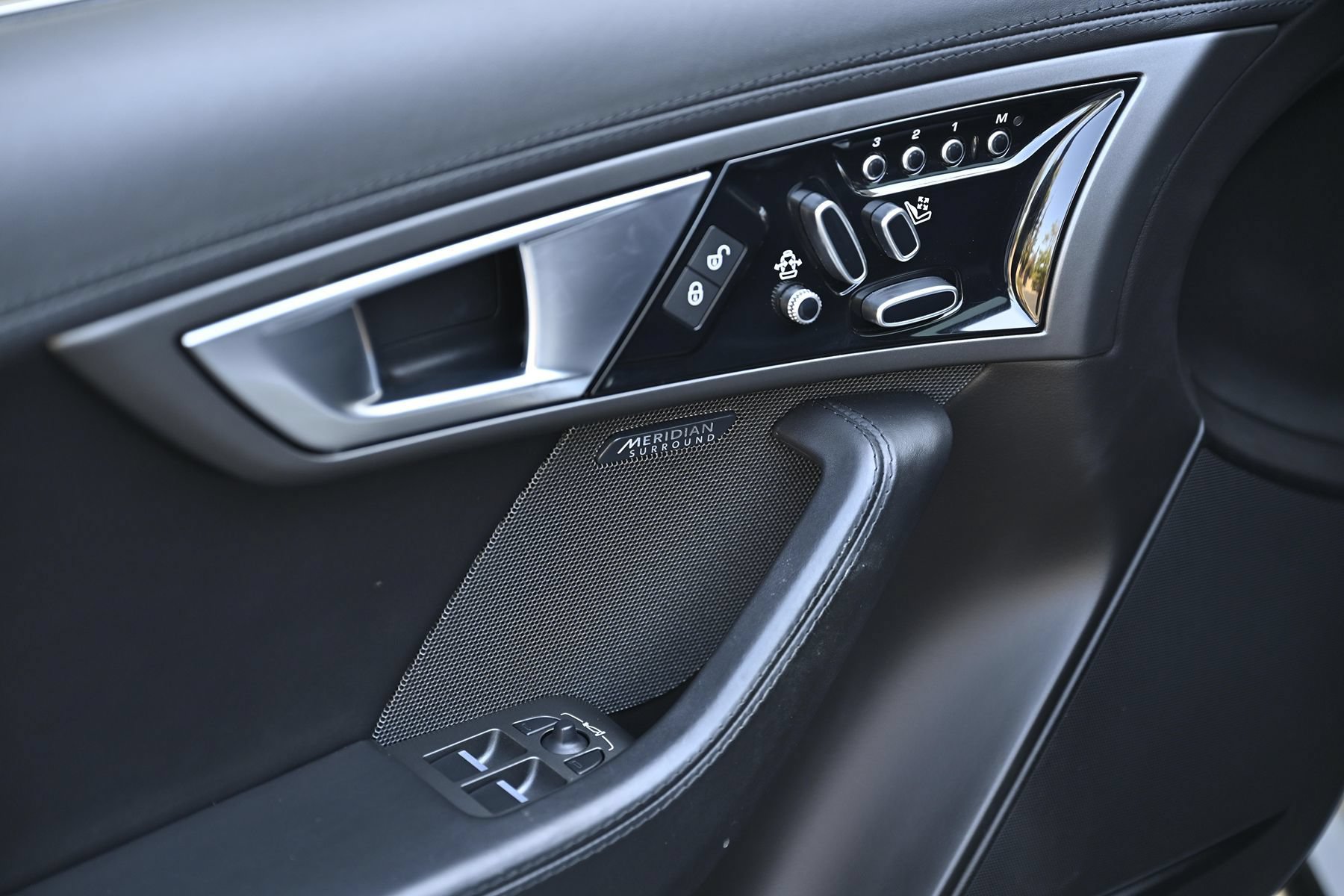 Used 2016 Jaguar F-TYPE S RWD image 20