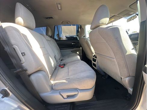 Used 2017 Honda Pilot LX image 12