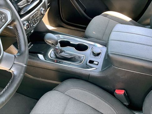 Used 2023 Chevrolet Traverse LT FWD image 16