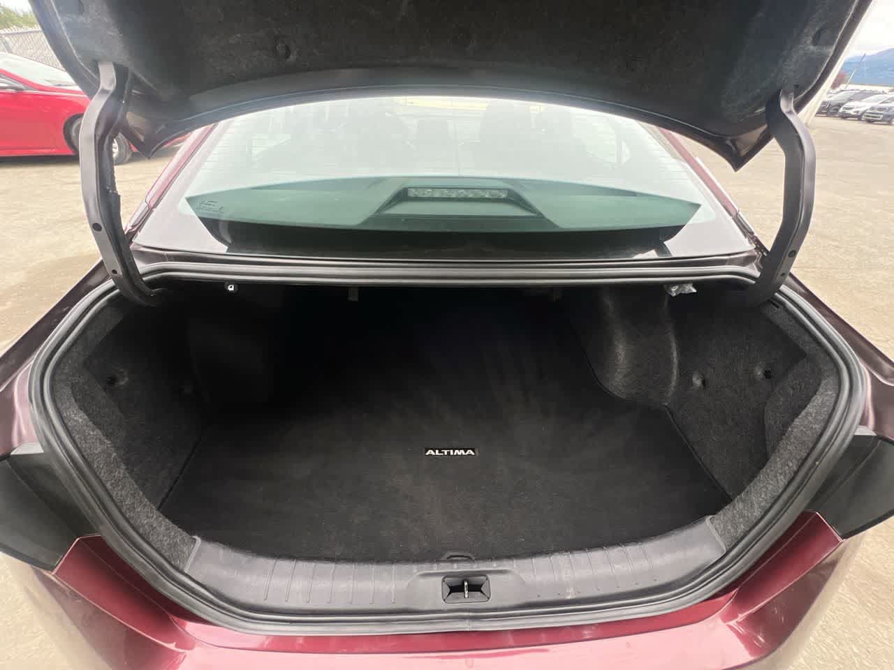 Used 2024 Nissan Altima 2.5 SV FWD image 25