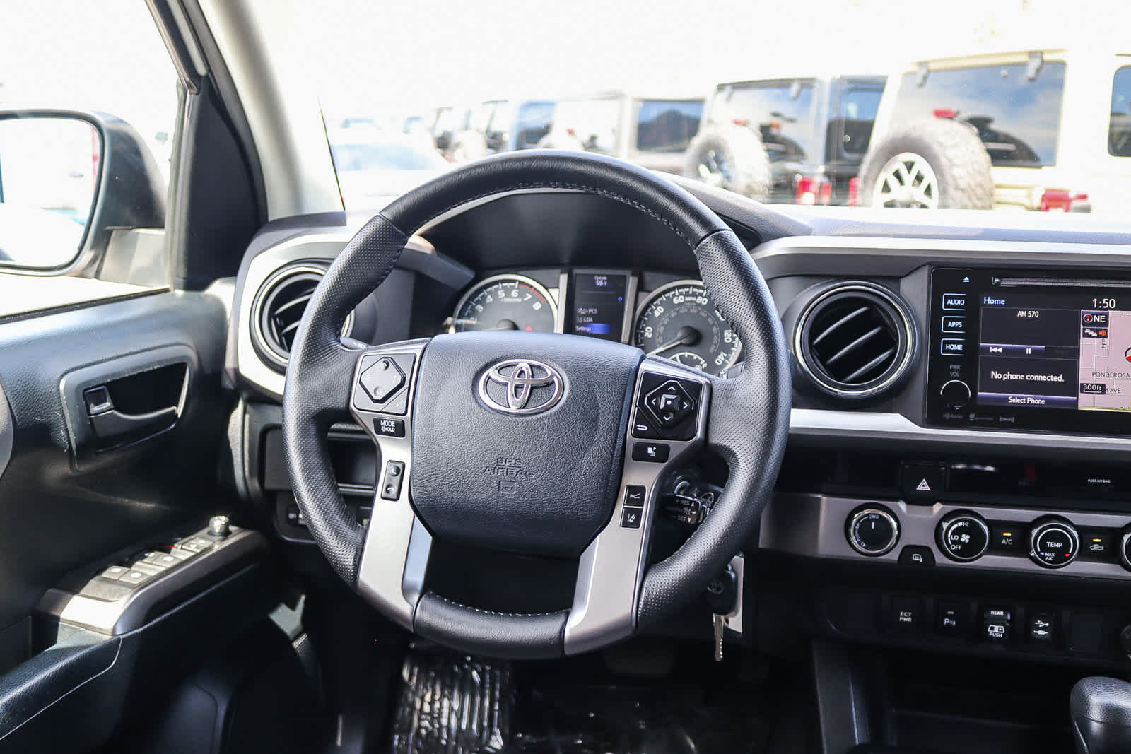 Used 2018 Toyota Tacoma SR5 AWD/4WD image 15