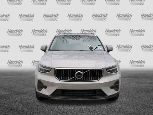 Used 2025 Volvo XC40 B5 Core image 3