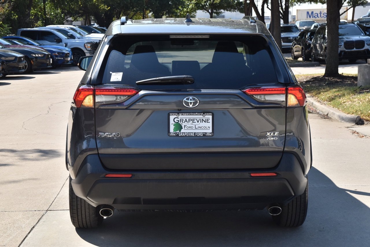 Used 2025 Toyota RAV4 XLE AWD/4WD image 9