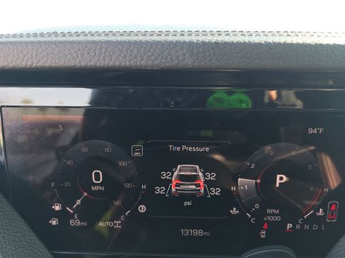 Used 2025 GMC Yukon Denali AWD/4WD image 10