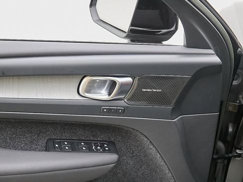 Used 2023 Volvo XC40 B5 Plus w/ Driver Assist Package image 11