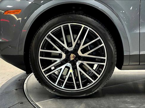 New 2026 Porsche Cayenne E-Hybrid AWD/4WD image 11