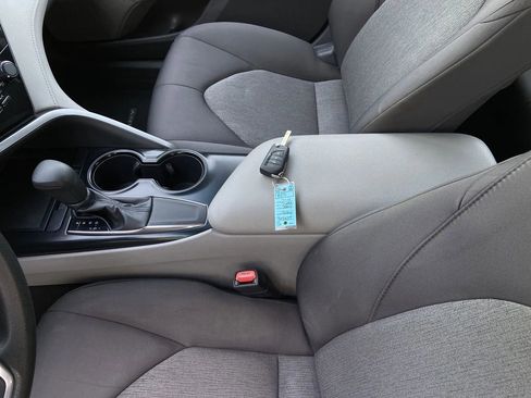 Used 2019 Toyota Camry LE FWD image 20