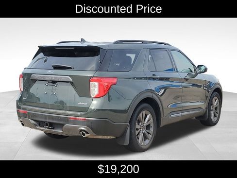 Used 2022 Ford Explorer XLT w/ Equipment Group 202A AWD/4WD image 3
