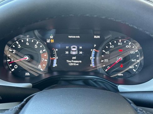 Used 2025 Jeep Compass Limited image 21