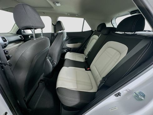 Used 2025 Hyundai Venue SEL FWD image 27