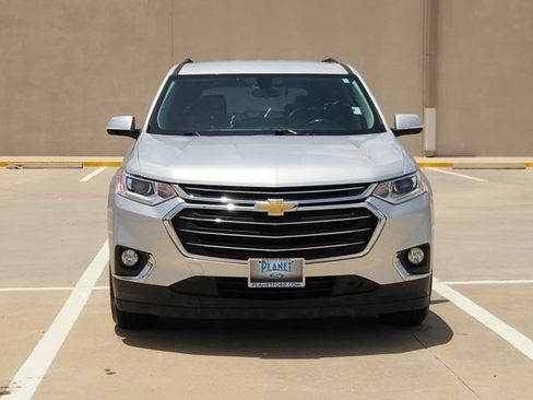 Used 2020 Chevrolet Traverse LT FWD image 2