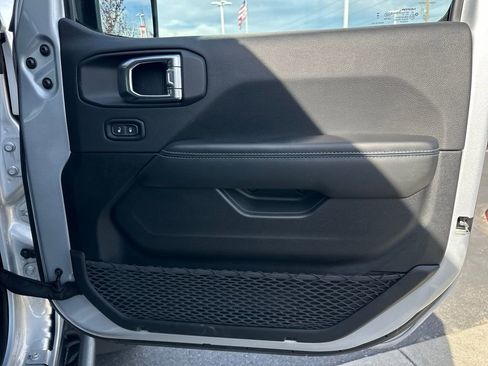 Used 2024 Jeep Wrangler Unlimited Rubicon 4xe image 16