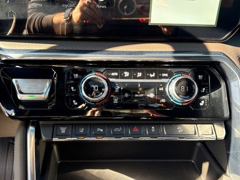 Used 2024 GMC Sierra 2500 Denali w/ Denali Reserve Package image 24