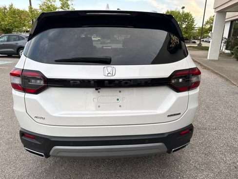 Used 2025 Honda Pilot Touring image 13
