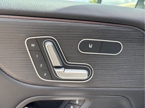 Used 2023 Mercedes-Benz GLB 250 4MATIC image 21