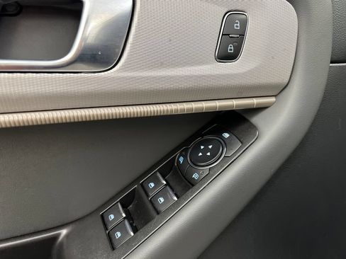 Used 2025 Ford Explorer Active RWD image 15