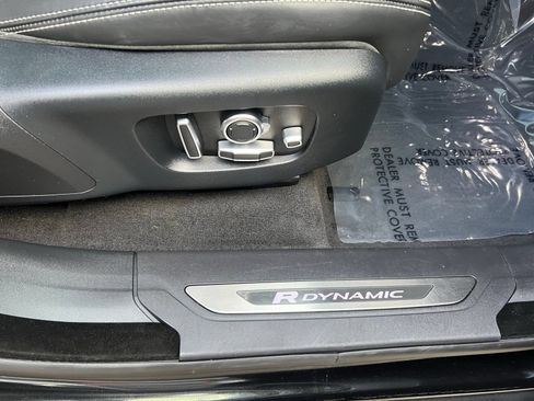 Used 2018 Land Rover Range Rover Velar R-Dynamic HSE AWD/4WD image 34