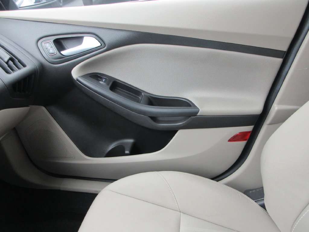 Used 2016 Ford Focus SE FWD image 30