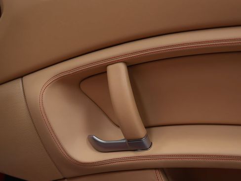 Used 2010 Ferrari California RWD image 34