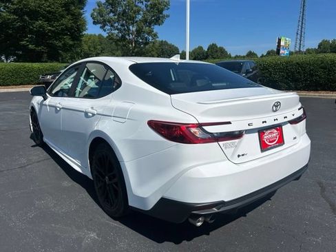 Used 2025 Toyota Camry SE FWD image 9