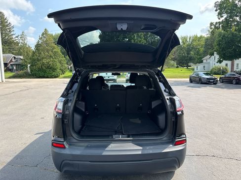 Used 2020 Jeep Cherokee Latitude AWD/4WD image 15