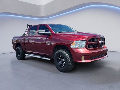 Used 2018 RAM 1500 Express AWD/4WD image 3
