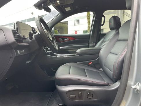 Used 2025 Chevrolet Traverse Z71 AWD/4WD image 23