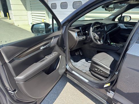 Certified 2023 Cadillac XT6 Sport w/ LPO, ONYX Package AWD/4WD image 10