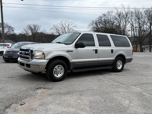 Used 2005 Ford Excursion XLT image 30