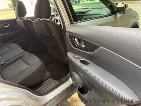 Used 2018 Nissan Rogue SV FWD image 11