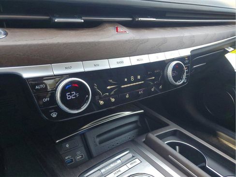 New 2023 Genesis G80 Base image 15