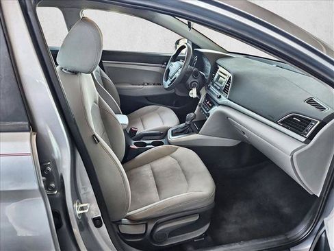 Used 2017 Hyundai Elantra SE FWD image 19