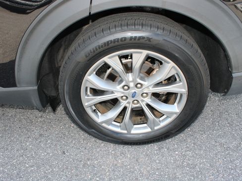 Used 2021 Ford Explorer Limited w/ Equipment Group 301A RWD image 11