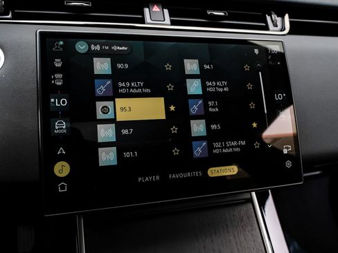 Used 2024 Land Rover Range Rover Evoque S image 31