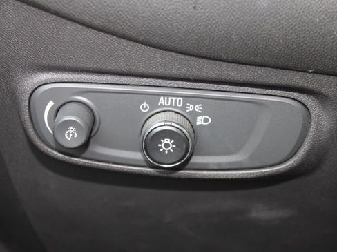 Used 2022 Chevrolet Equinox LT image 17