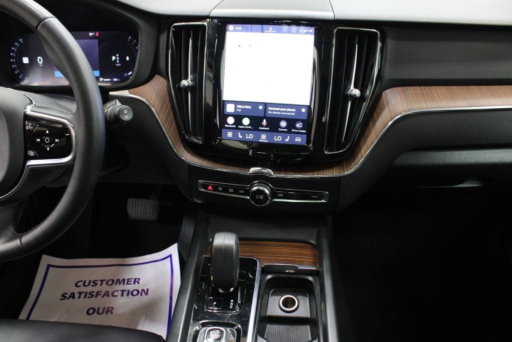 Used 2024 Volvo XC60 B5 Plus AWD/4WD image 24